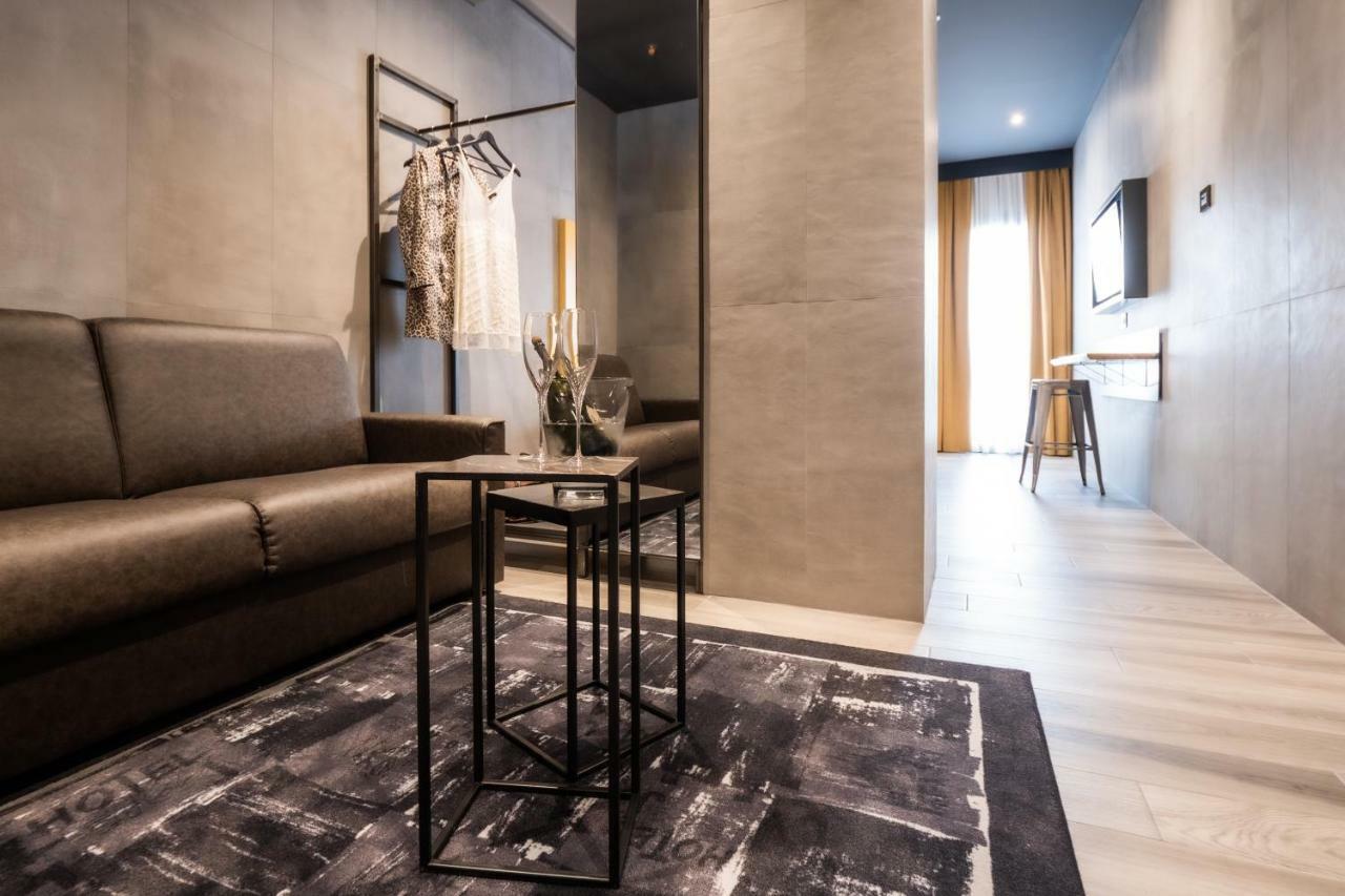 J24 Hotel Milano Exteriör bild